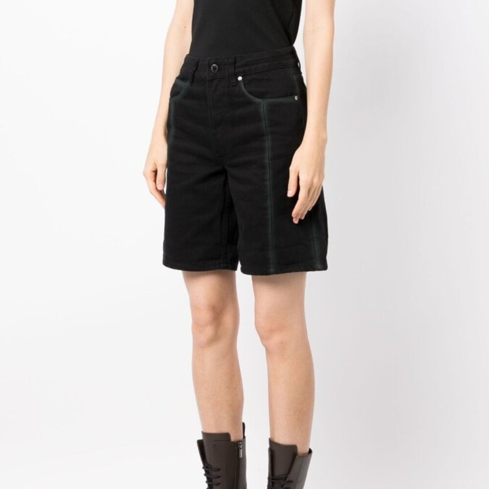 Izzue logo-patch denim shorts
